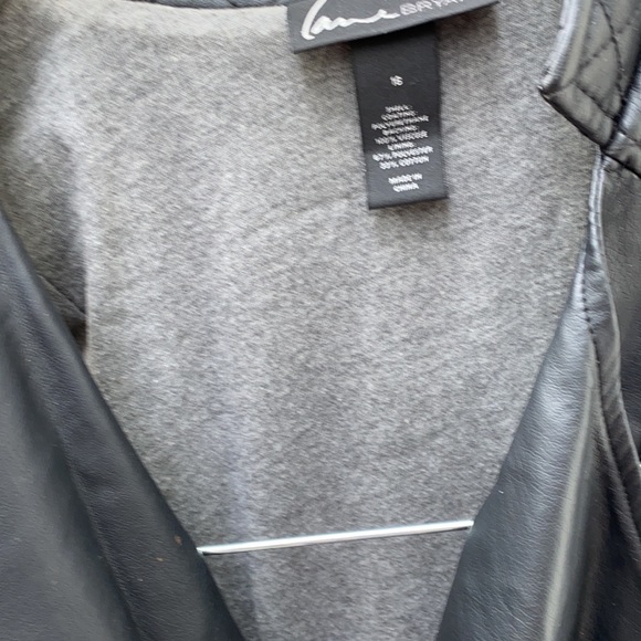 Vest - Picture 6 of 6